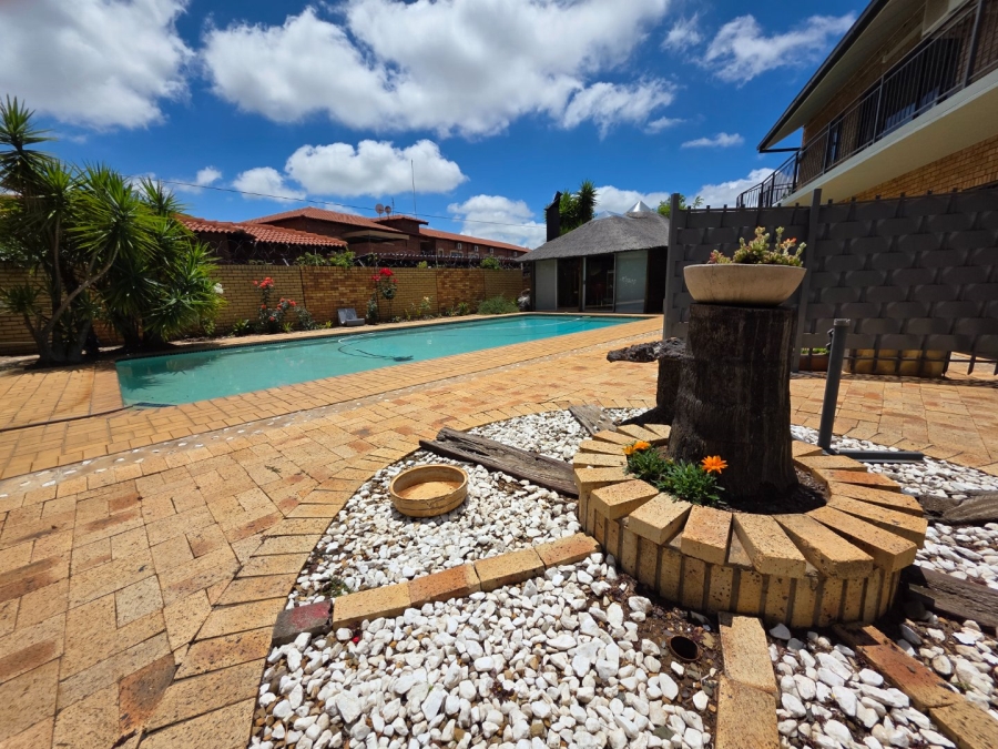 6 Bedroom Property for Sale in Dan Pienaar Free State